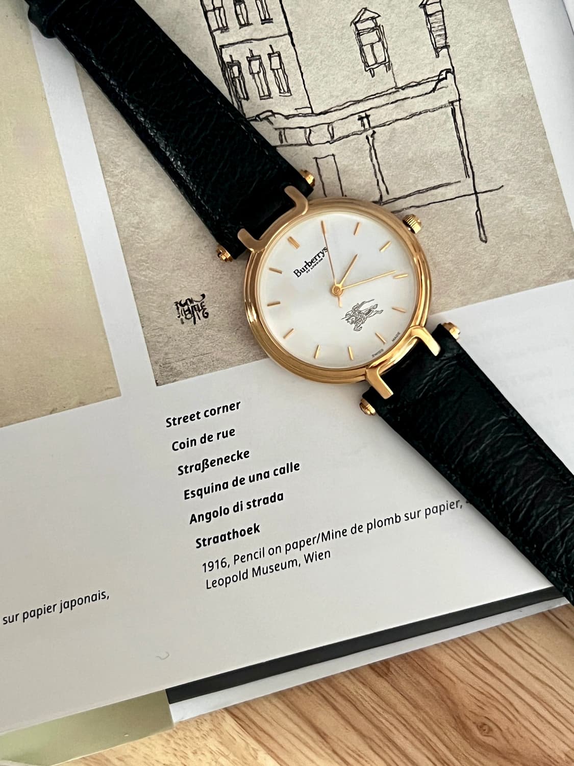 버버리 골드 라운드 화이트 다이얼 시계 / 케어 상품이미지2