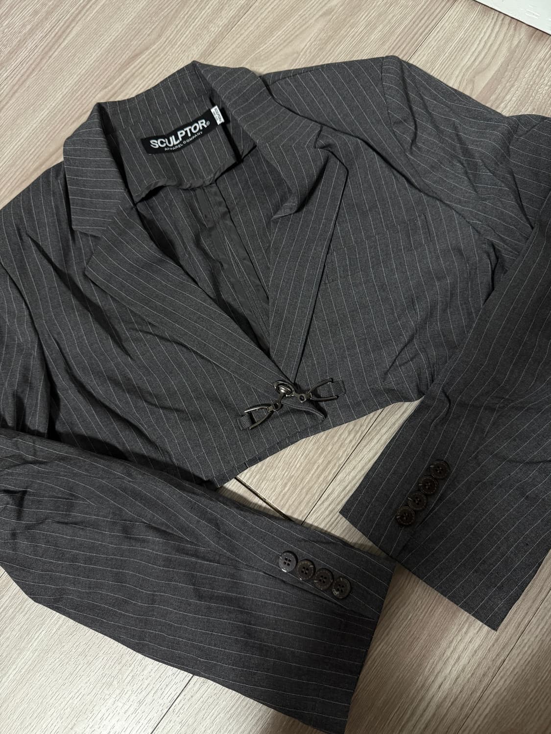 스컬프터 홀스빗 크롭 블레이저 그레이 핀 스트라이프 상품이미지5