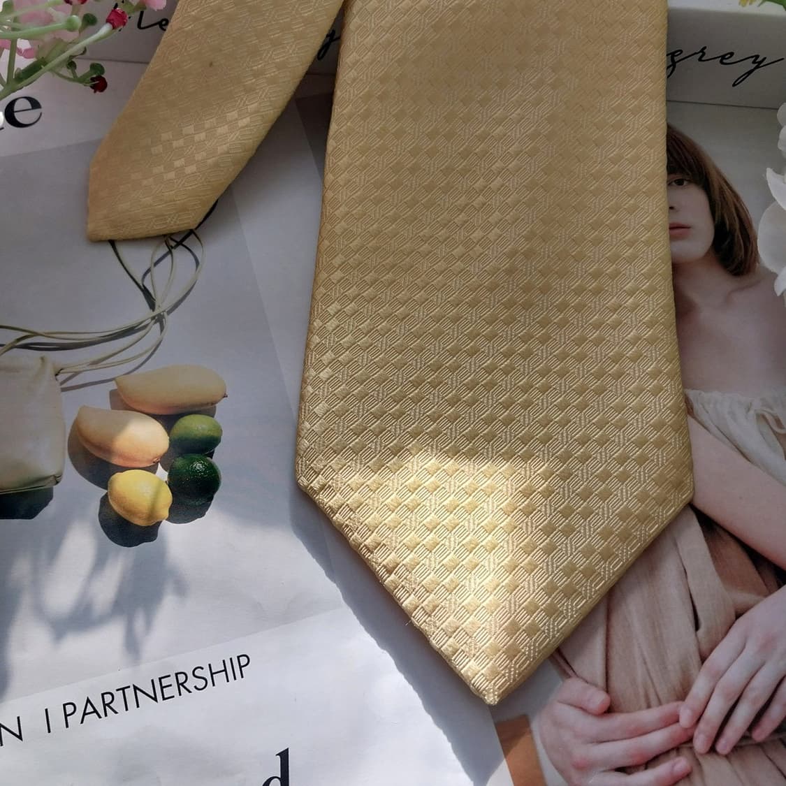 아쿠아스큐텀 실크 옐로우 자카드 넥타이 9.4cm A등급 K1498
 상품이미지3