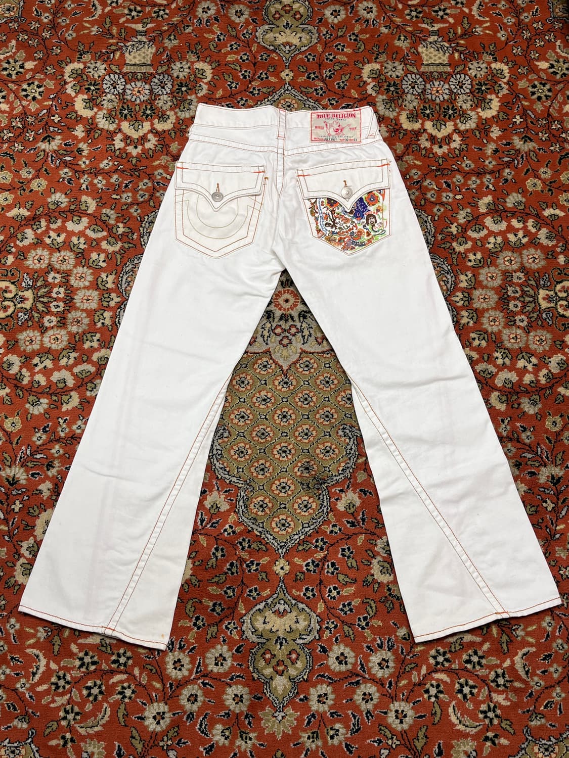 [30] 트루릴리전 화이트 아트웍 조이 빅티 부츠컷 플레어진 상품이미지1