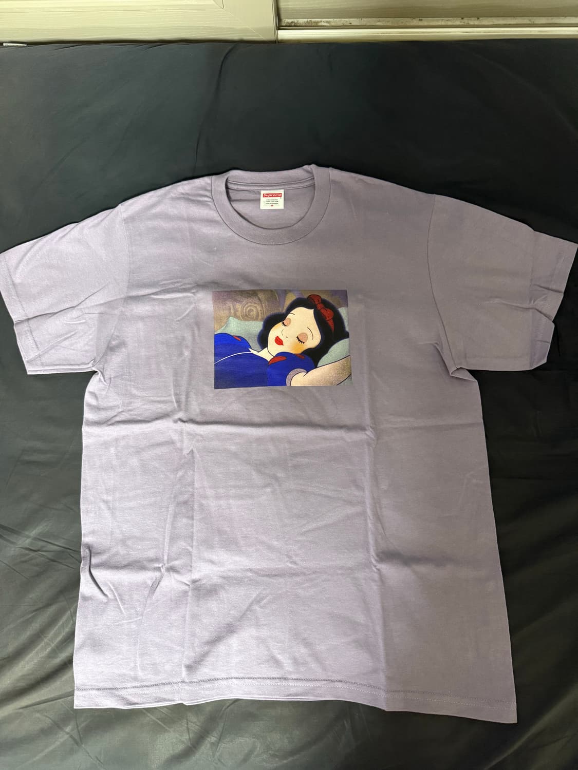 [M]슈프림 스노우 화이트 티셔츠 더스티 퍼플 - 24FW 상품이미지2