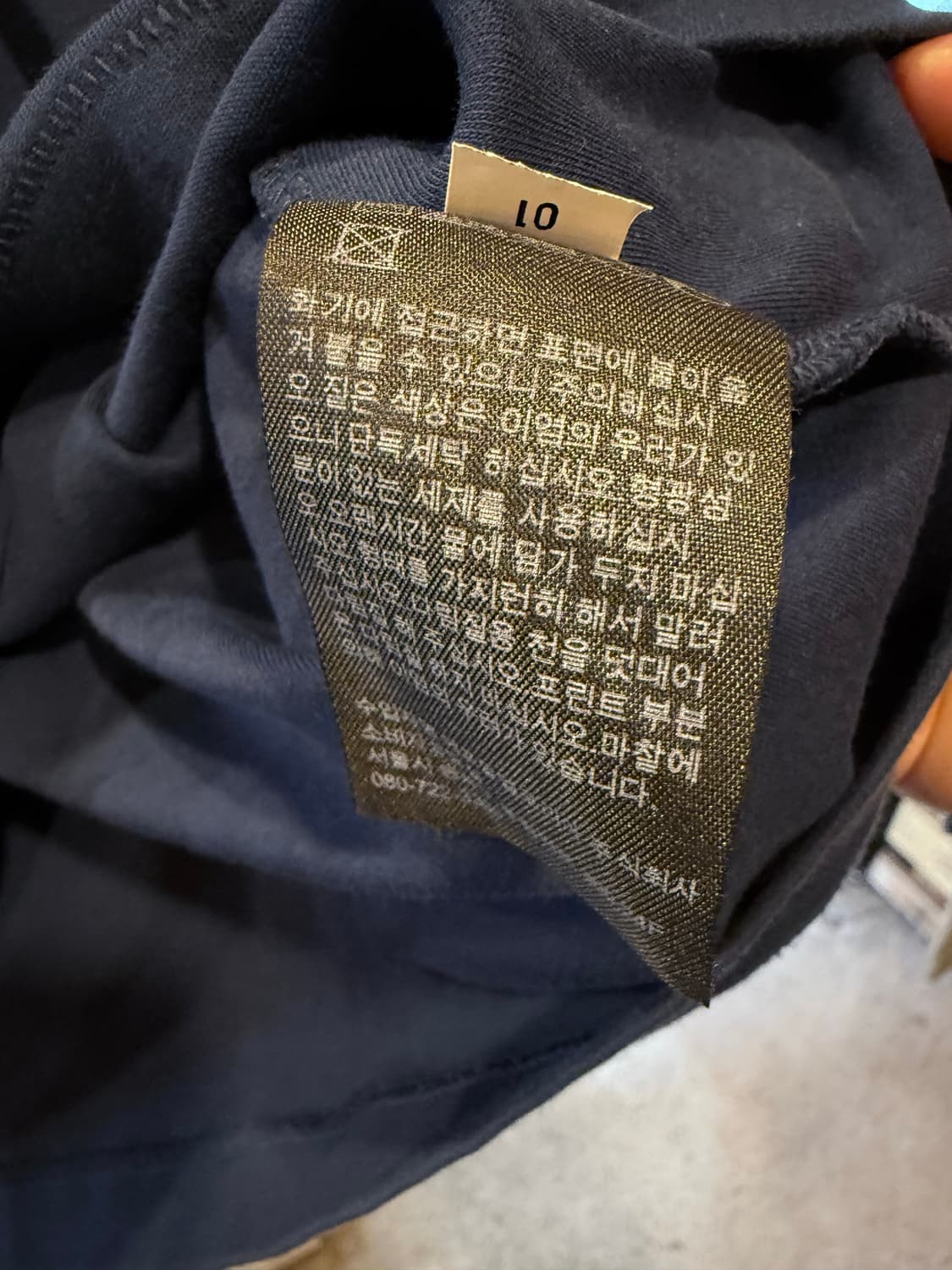 유니클로 네이비 반팔 티셔츠 상품이미지3