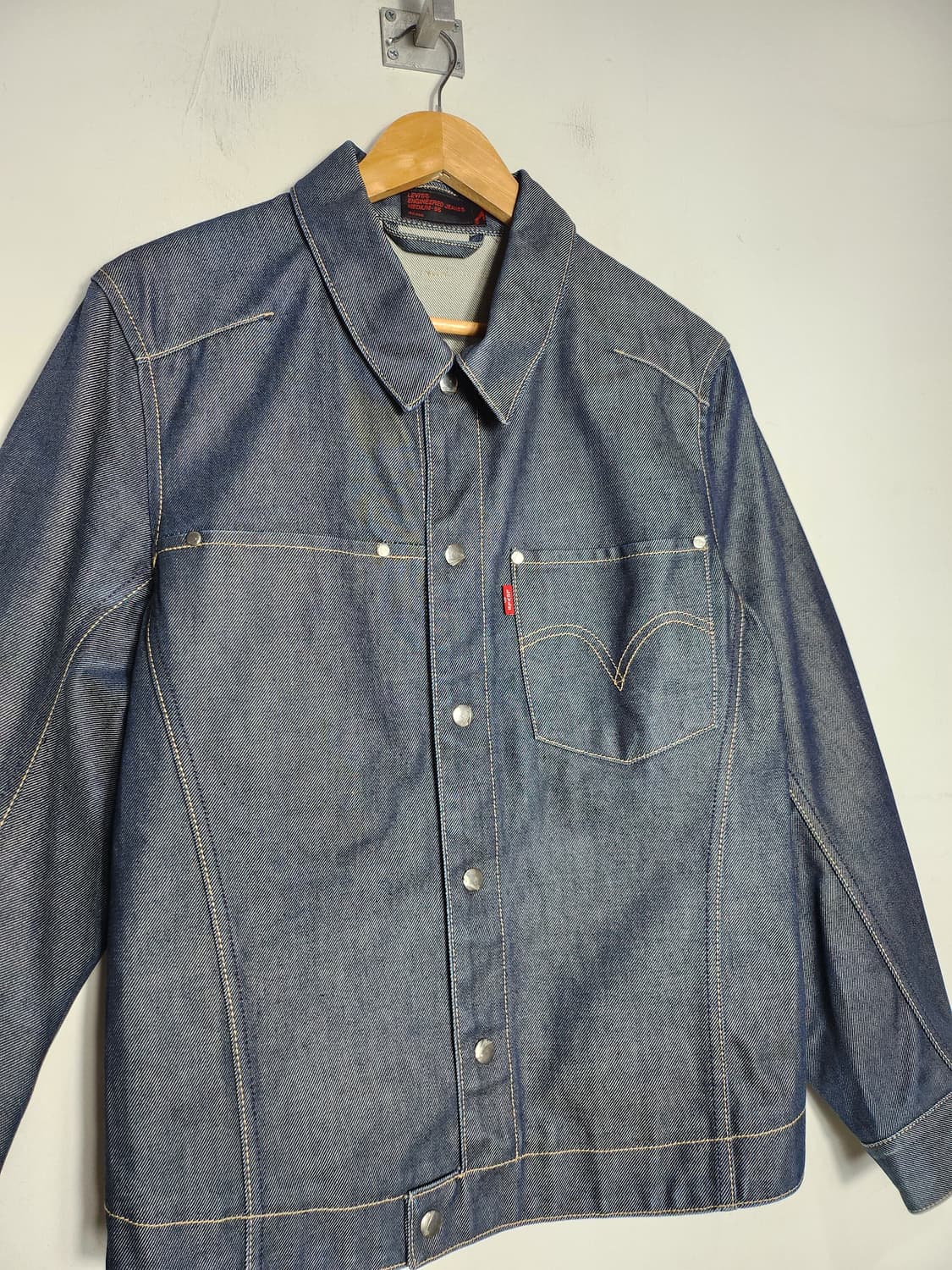 리바이스 엔지니어드 진 데님 트러커 자켓 상품이미지2