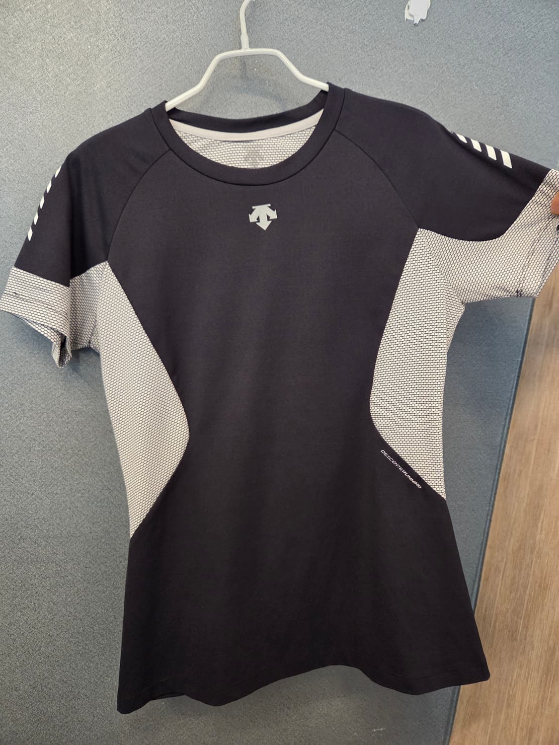 데상트 기능성반팔 상품이미지4