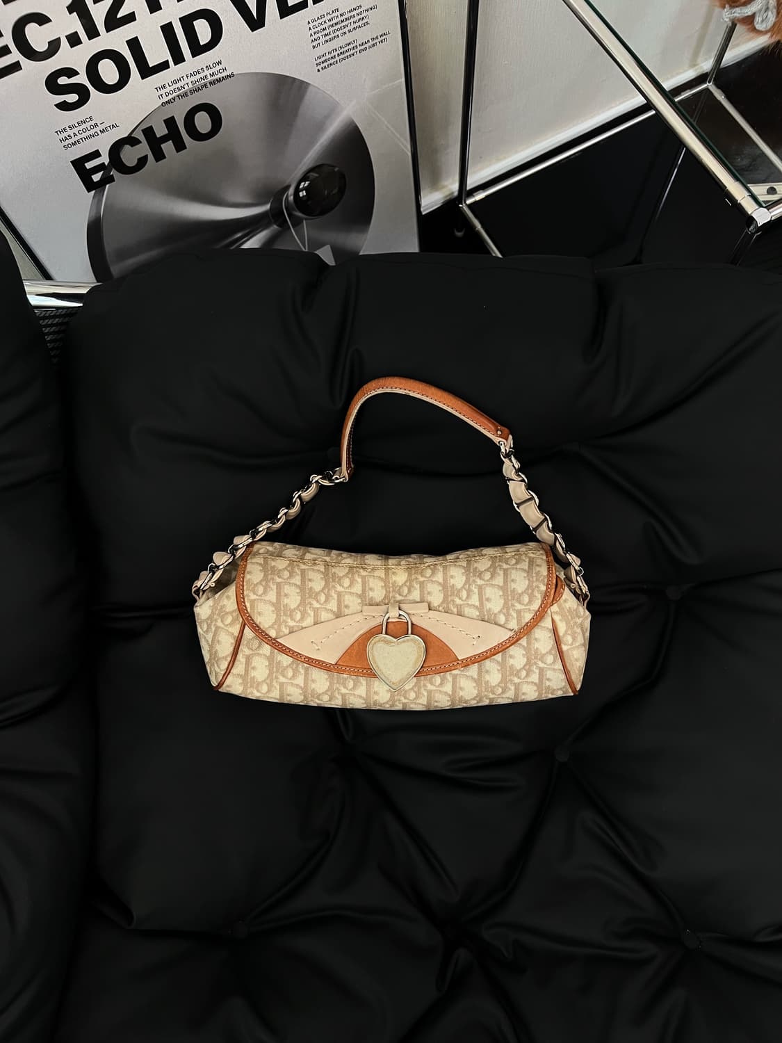 디올 로맨티크 트로터 하트 참 숄더백 상품이미지3