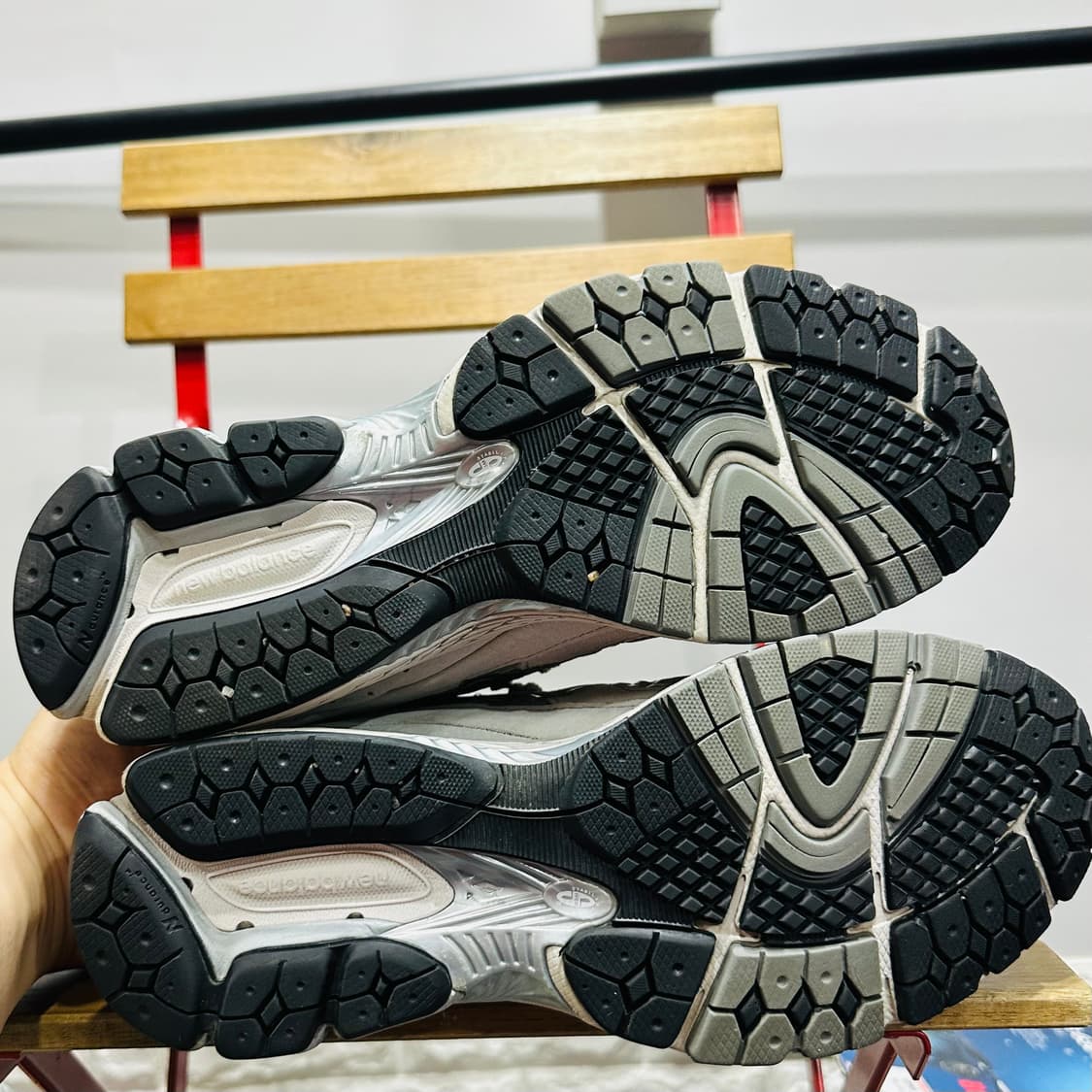 275) 뉴발란스 운동화 남성 남자 신발 2002R 그레이 상품이미지6