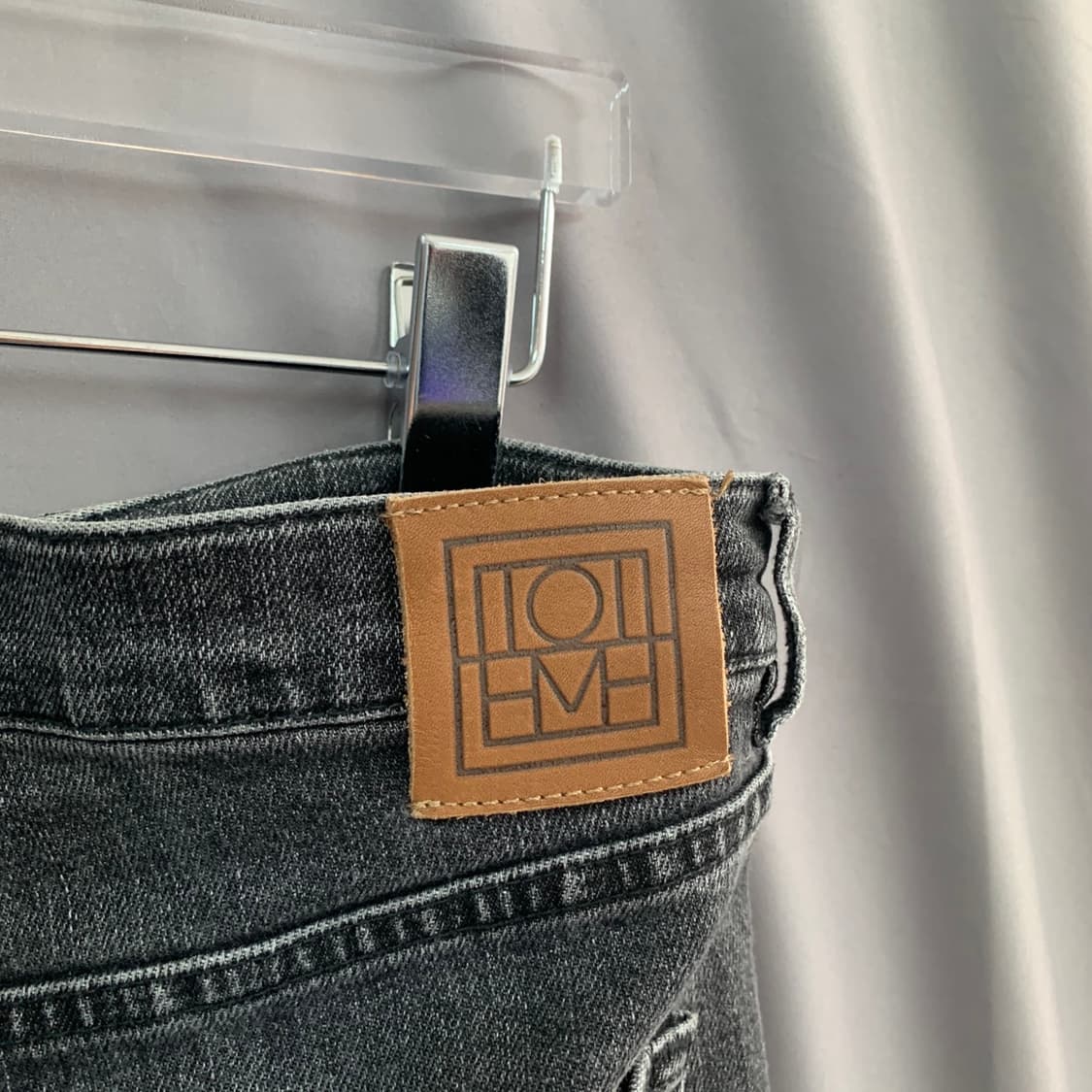 28인치 TOTEME 토템 트위스트 스판 흑청 데님 청바지 상품이미지3