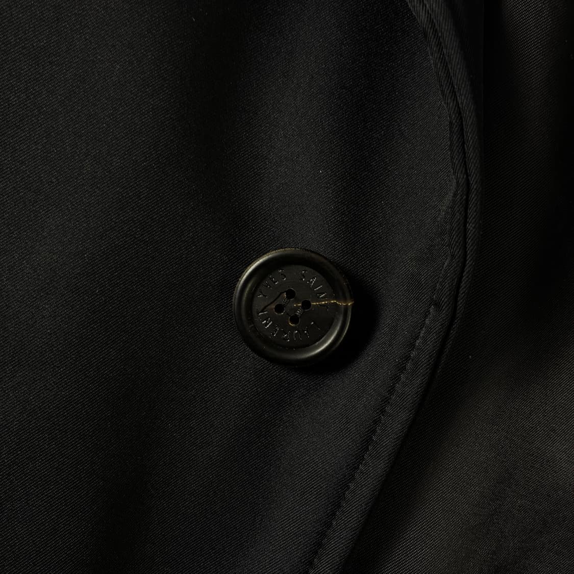 Yves Saint Laurent  입생로랑 폴리쉘 구스다운 하프 코트 상품이미지4