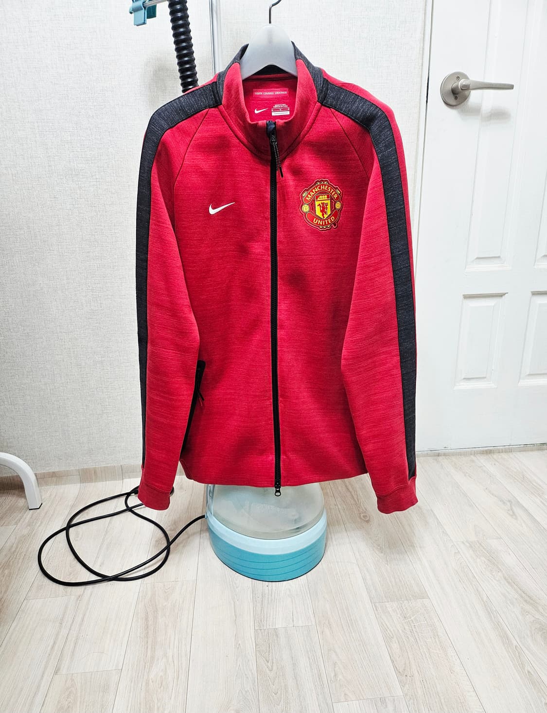 (100)L☆우주매물☆나이키 맨유 테크팩N98 2중지퍼[빨검] 트랙탑져지 상품이미지1