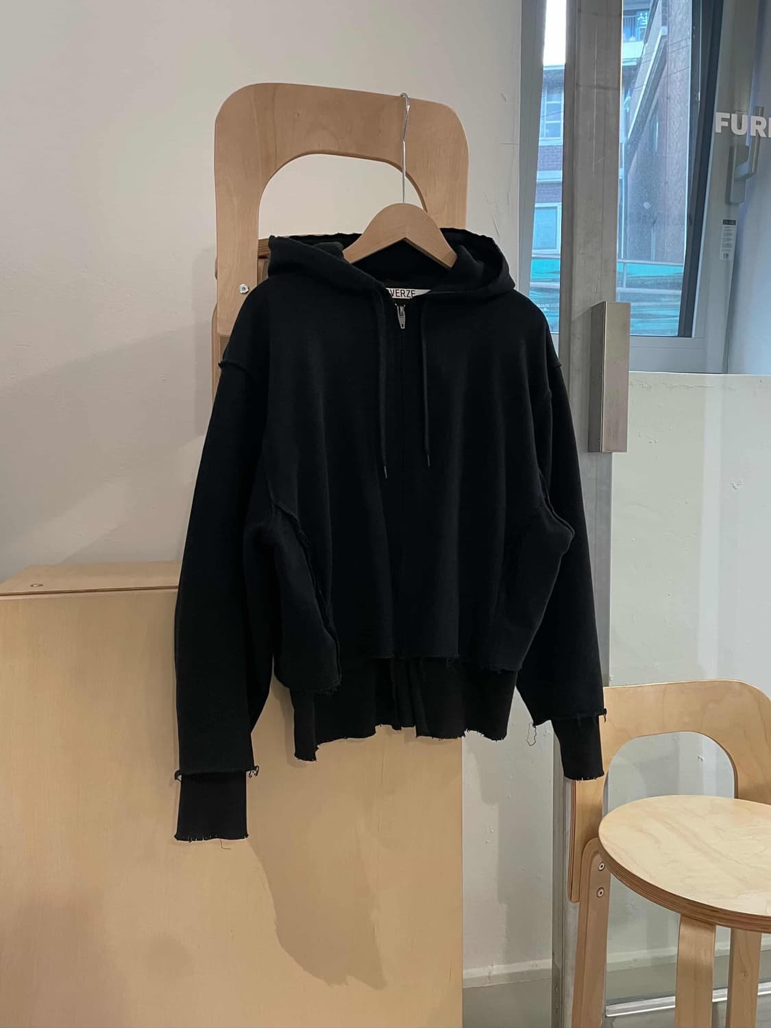 PERVERZE damage hood zipup 퍼버즈 데미지 후드집업 상품이미지1