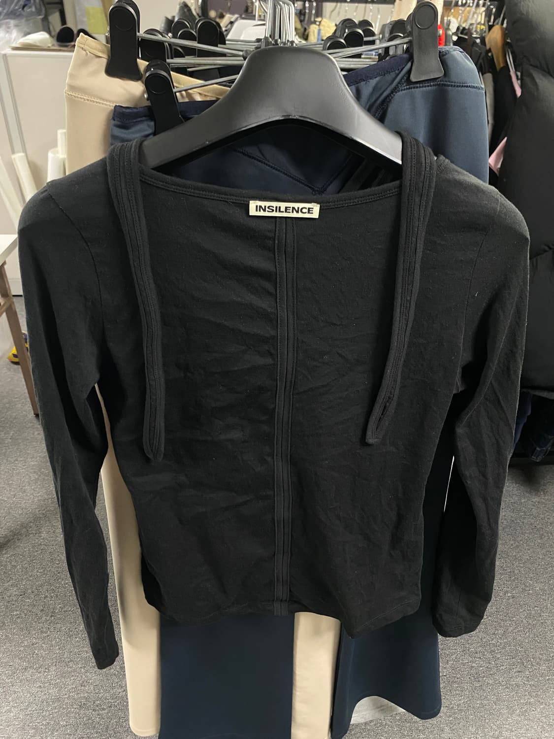 인사일런스 긴팔 타이트 핏 티셔츠 S 상품이미지1