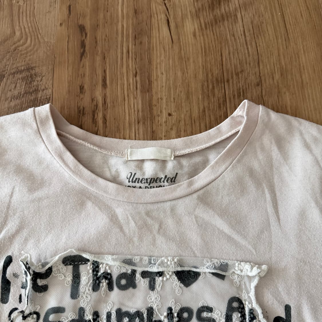 Lettering lace detail long sleeve 상품이미지2