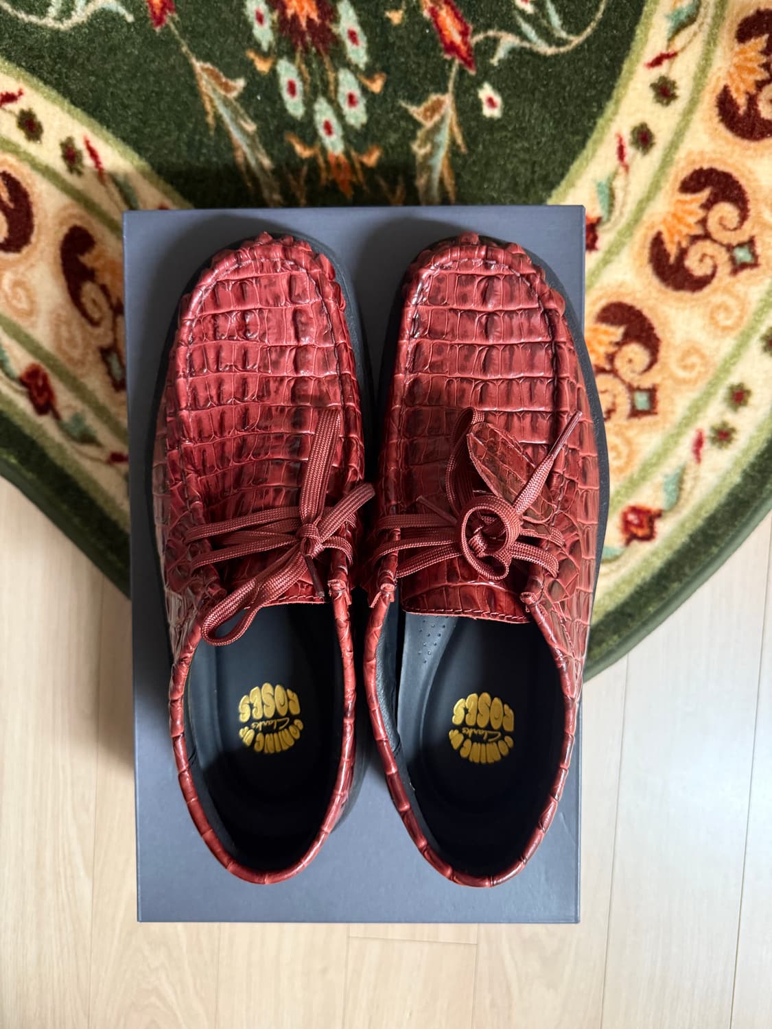 마틴로즈 클락스 엠보싱 드레스업 슈즈 상품이미지1