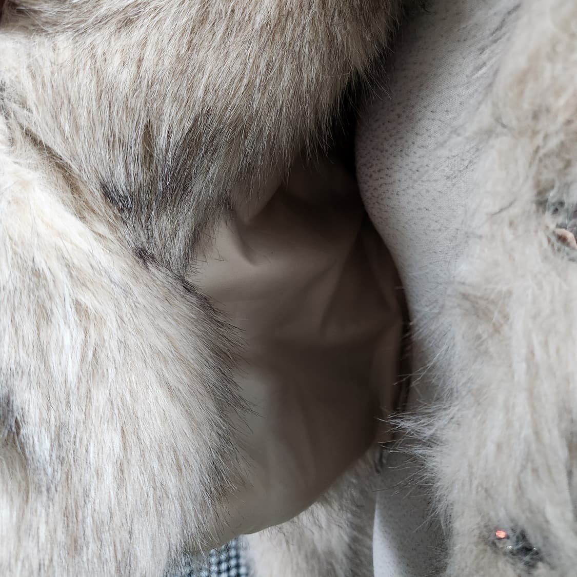 베이지 볼륨 퍼 숏자켓 / 연말·파티룩 상품이미지5