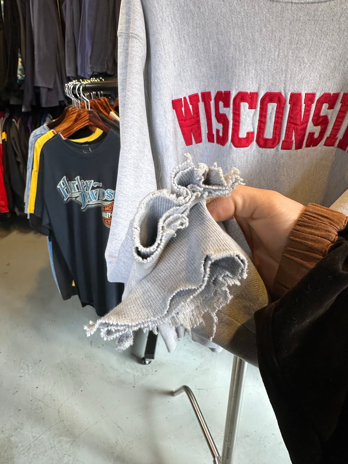 챔피온 리버스위브 위스콘신 데미지 스웻셔츠  상품이미지6