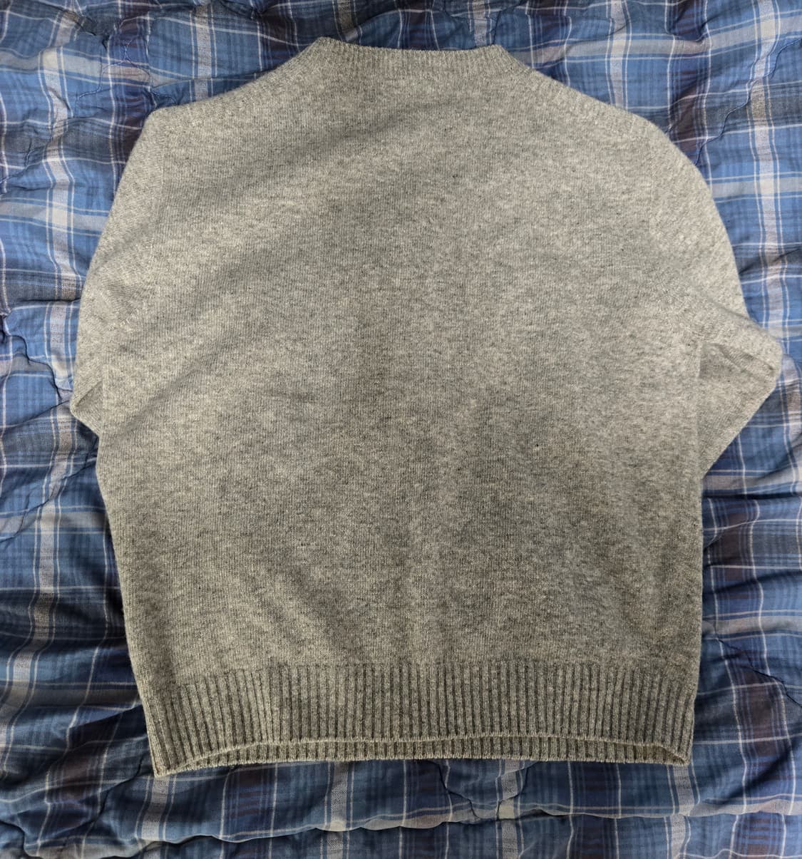 퍼스트 플로어 니트 에센셜 풀 오버 그레이 50 판매합니다. 상품이미지6