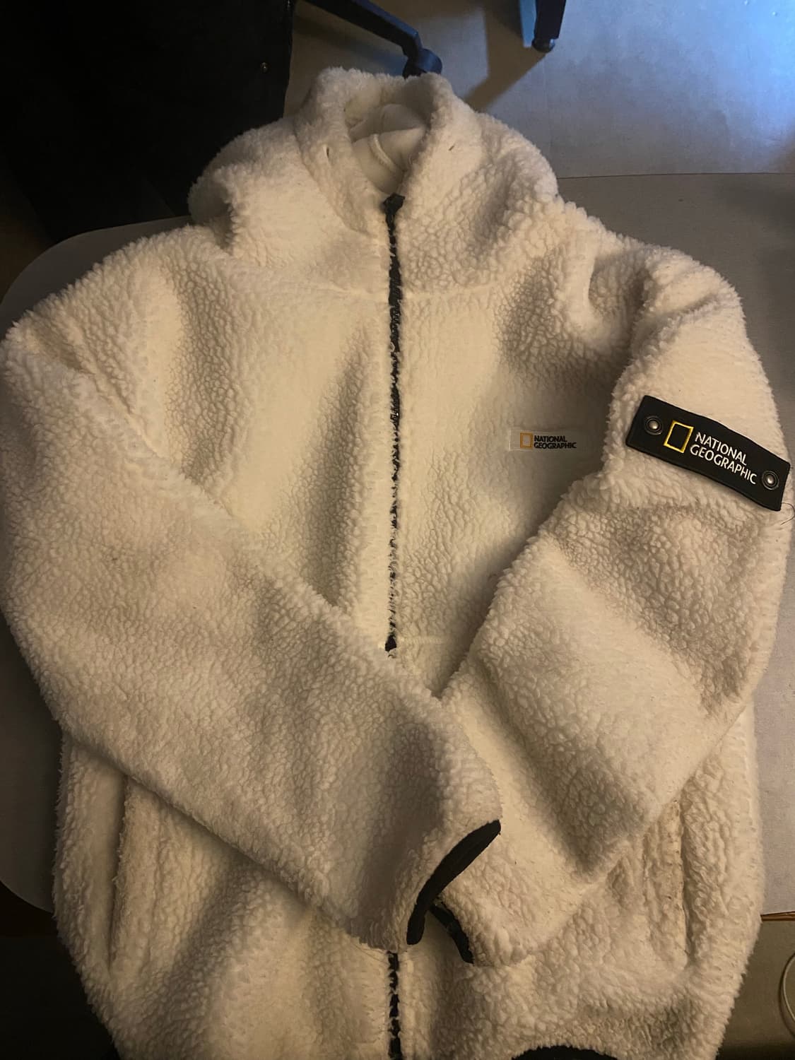 네셔널지오그래픽 흰색뽀글이 M 상품이미지1