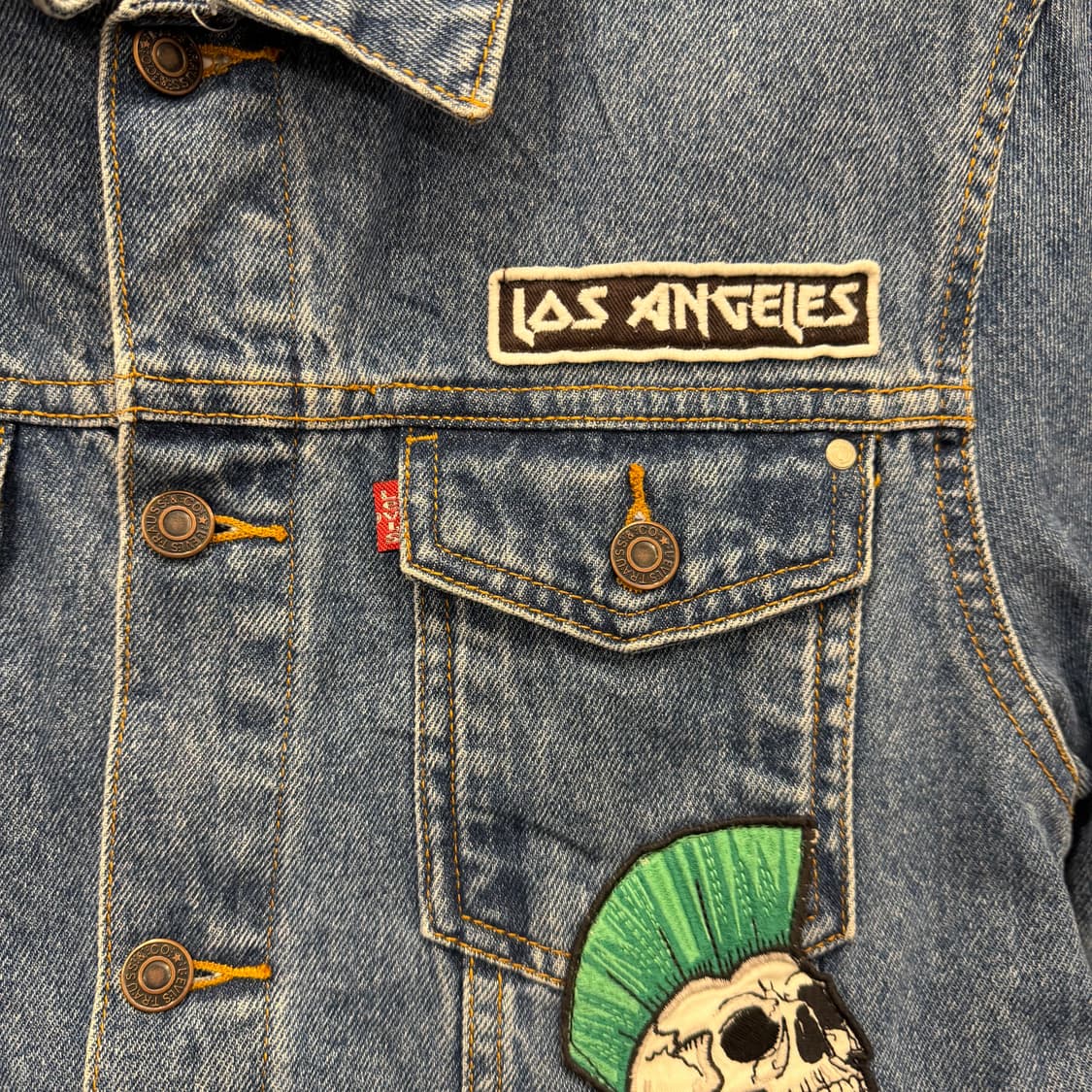 리바이스 데님 트러커 자켓 스트릿 펑크 그래픽 레터링 패치 디테일 진청 상품이미지6