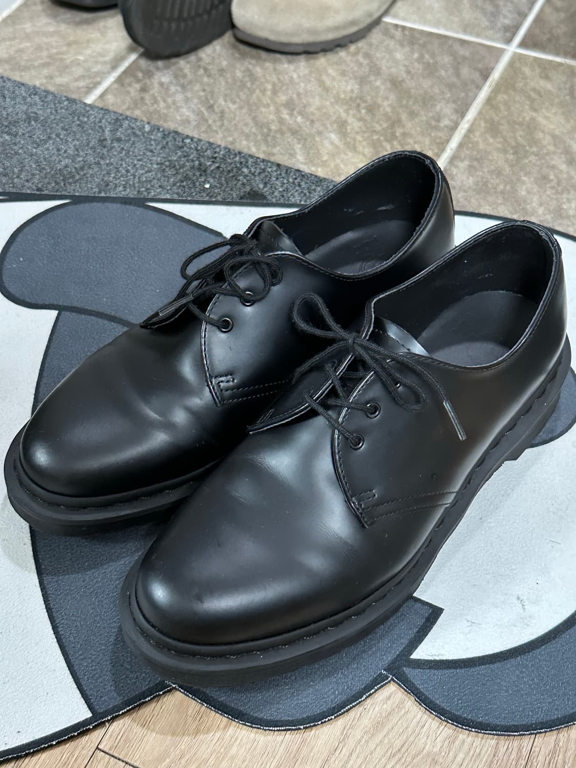 닥터마틴 1461 모노 불랙 UK8 270 상품이미지1