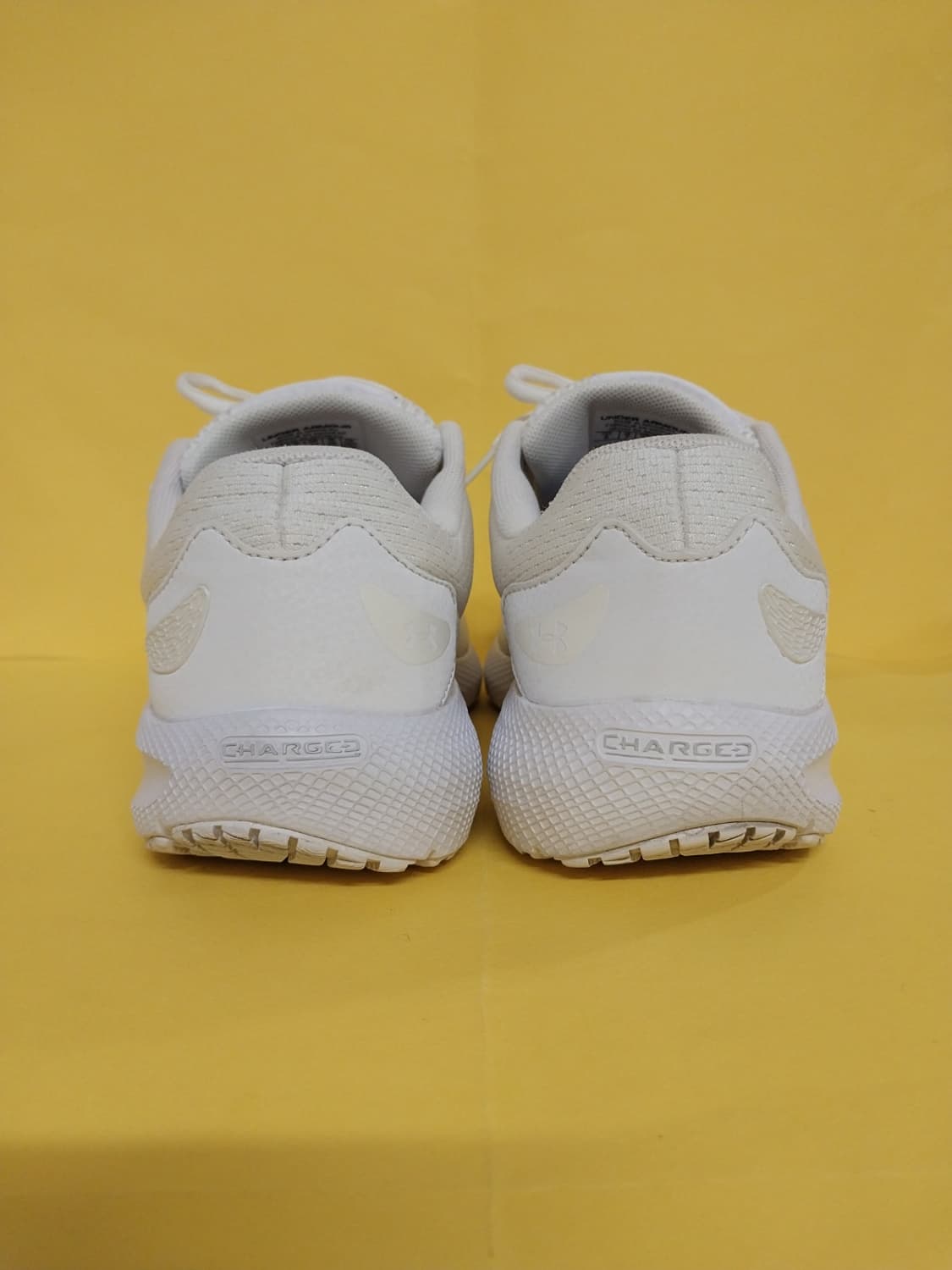남성 언더아머 차지드 화이트 운동화 (260) 상품이미지4