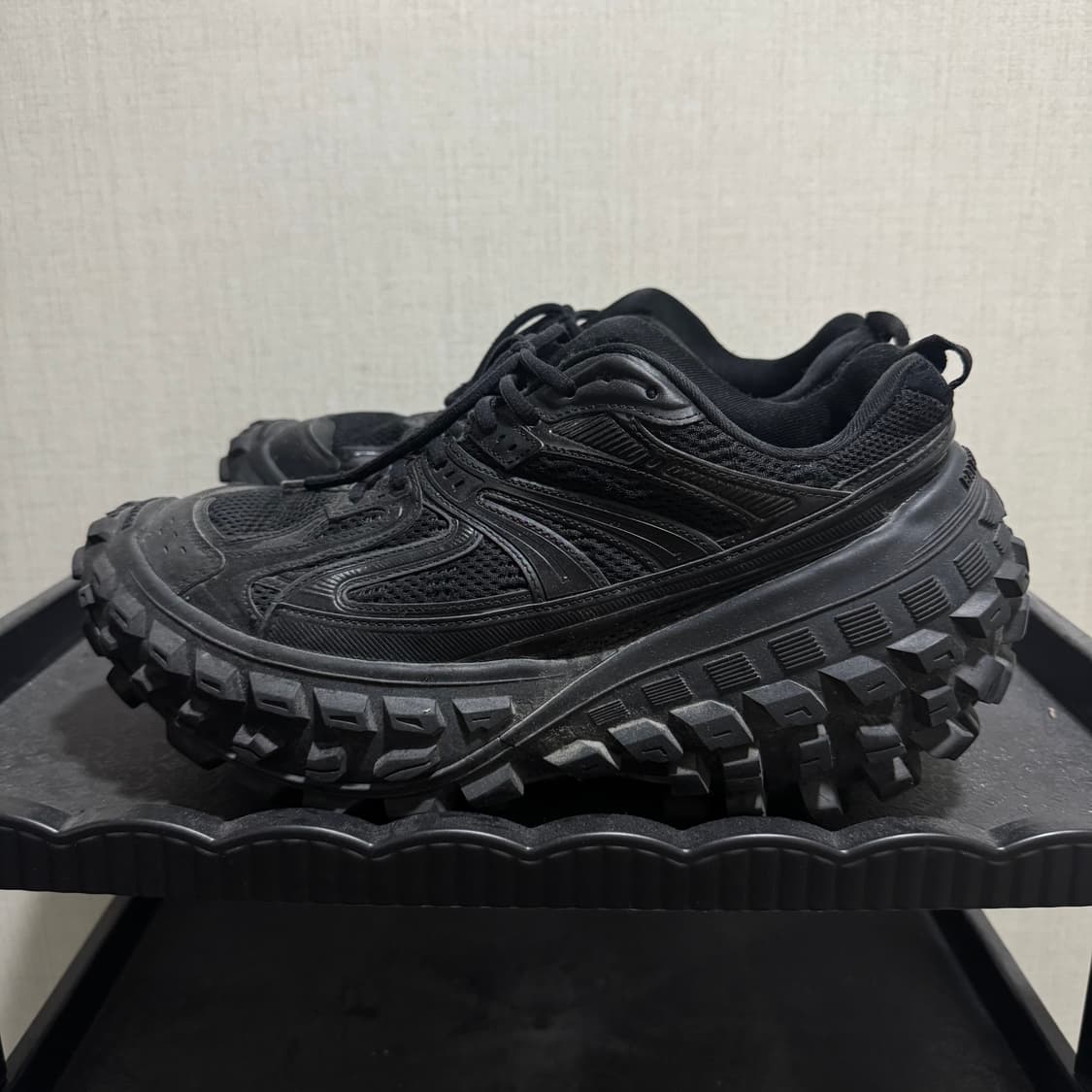 발렌시아가 디펜더 스니커즈 상품이미지3