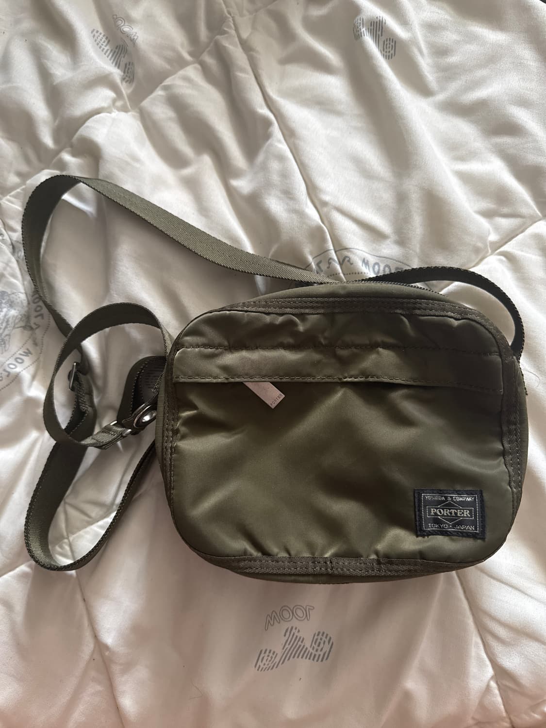 요시다 포터 프레임 카키 숄더백 상품이미지1