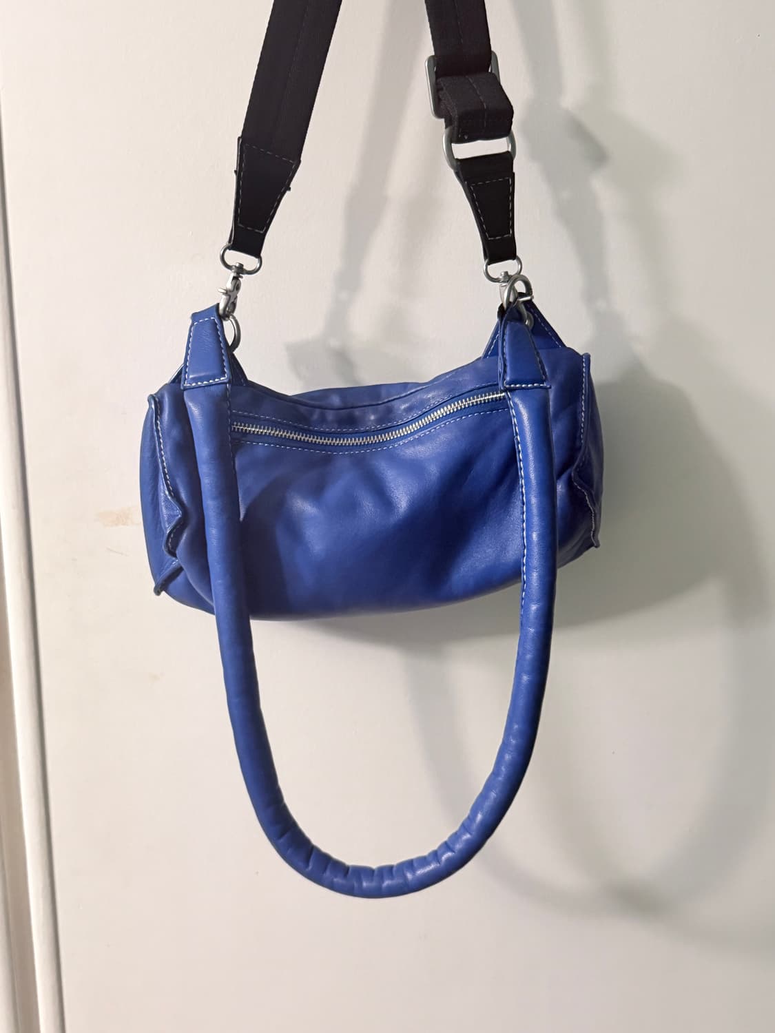 자라 아더에러 레더 숄더백 블루 상품이미지3