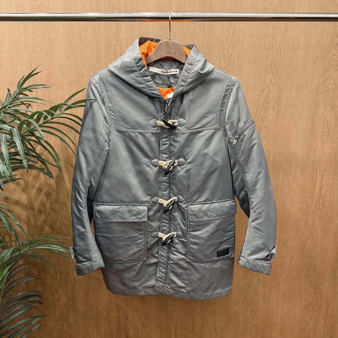 도나카란 뉴욕 진스 나일론 패딩 코트 토글 로프 스트랩 디테일 그레이 상품이미지1
