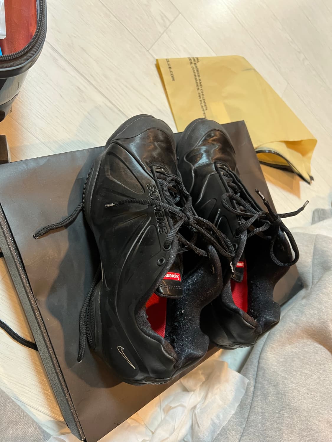 나이키 슈프림 에어 줌 코즈포짓 블랙 275 상품이미지3