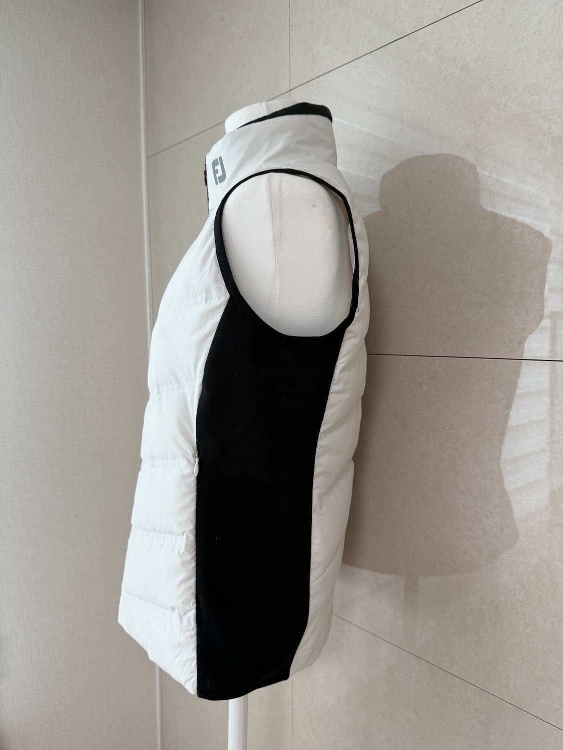 풋조이 FJ 화이트 구스다운 패딩 조끼 S 상품이미지2