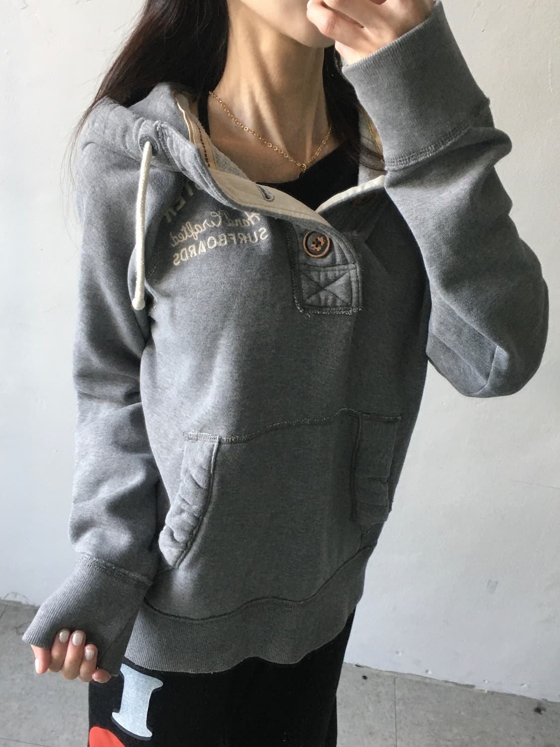 홀리스터 가슴로고 후드티 상품이미지1