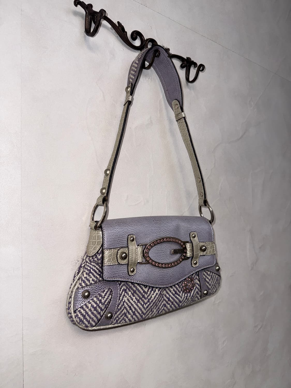 Guess lavender cubic python shoulder bag 상품이미지2