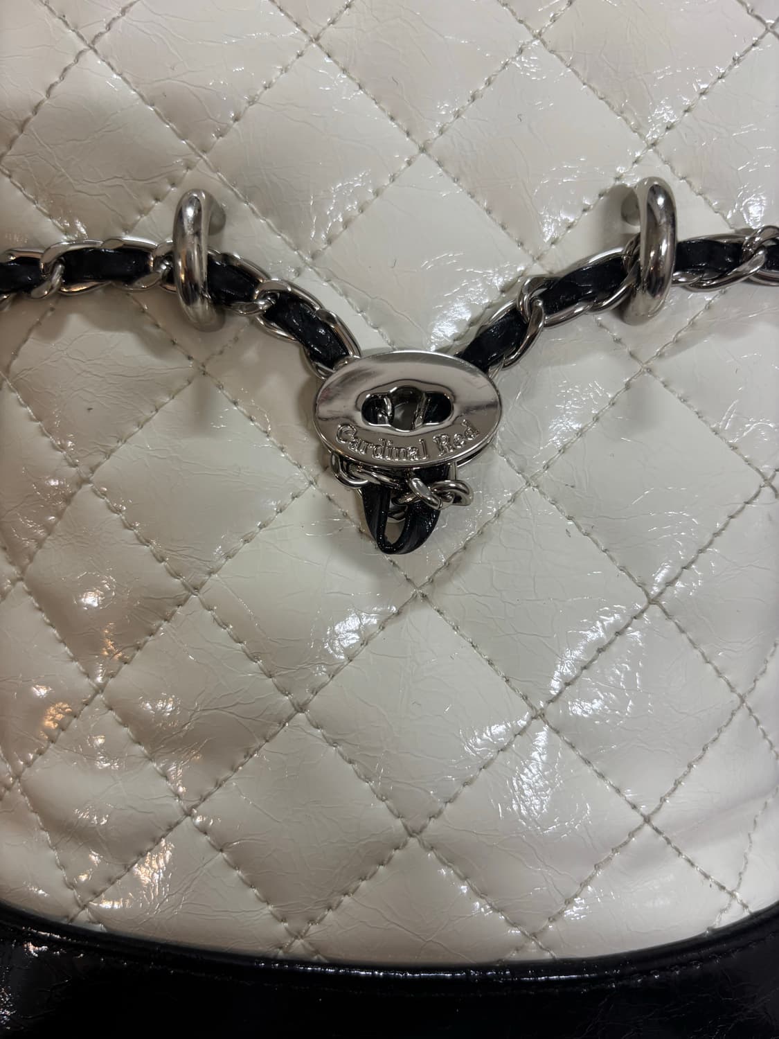 카디널 레드 퀼팅 버킷백 화이트 블랙 상품이미지7