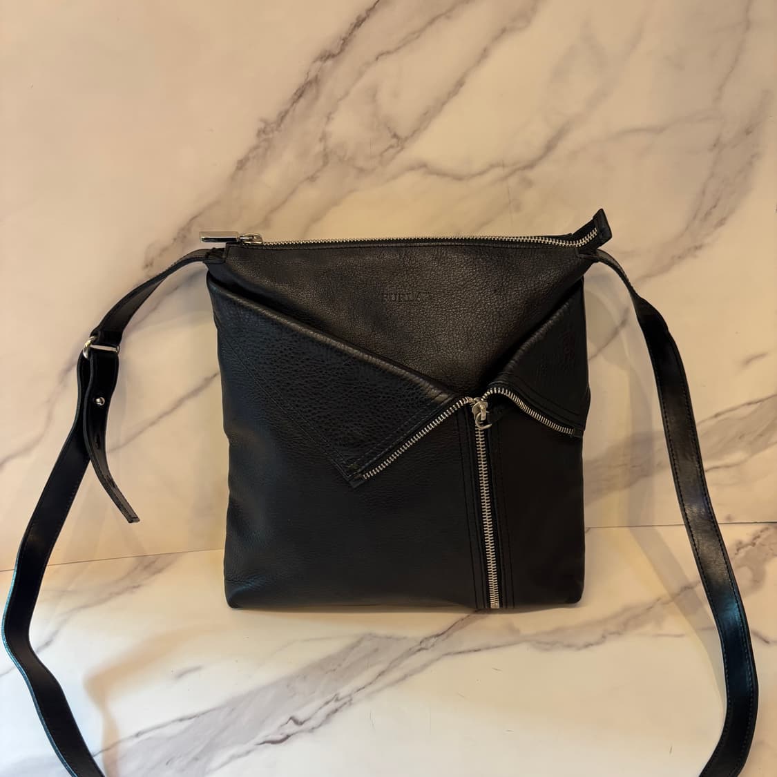 정품 Furla 훌라 가죽 크로스백   상품이미지2