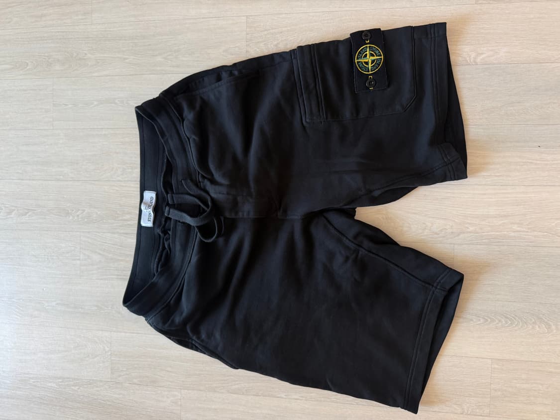 스톤아일랜드 스웨트쇼츠 상품이미지1