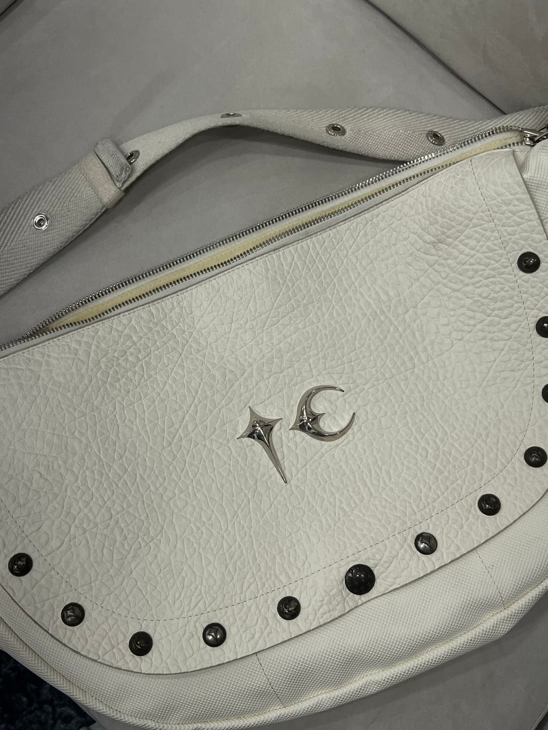 Thug Club messenger bag 판매합니다 상품이미지2