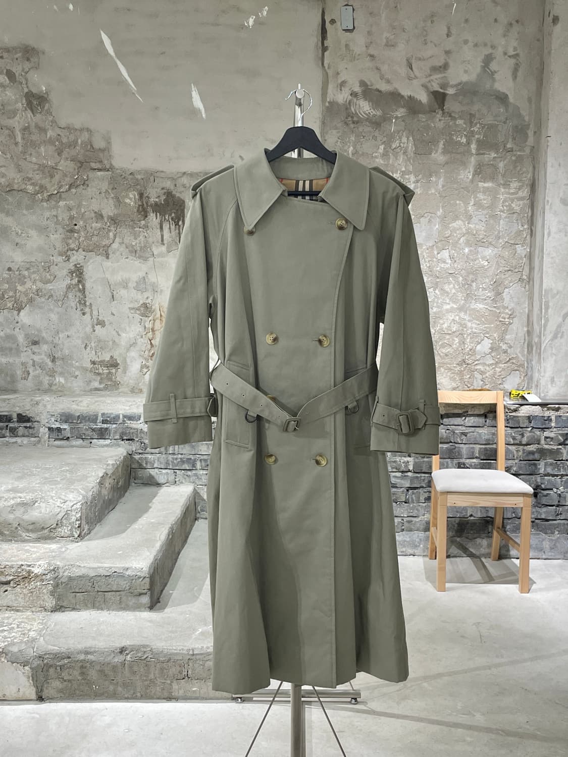 버버리 라이트 올리브 벨티드 트렌치 코트 상품이미지1