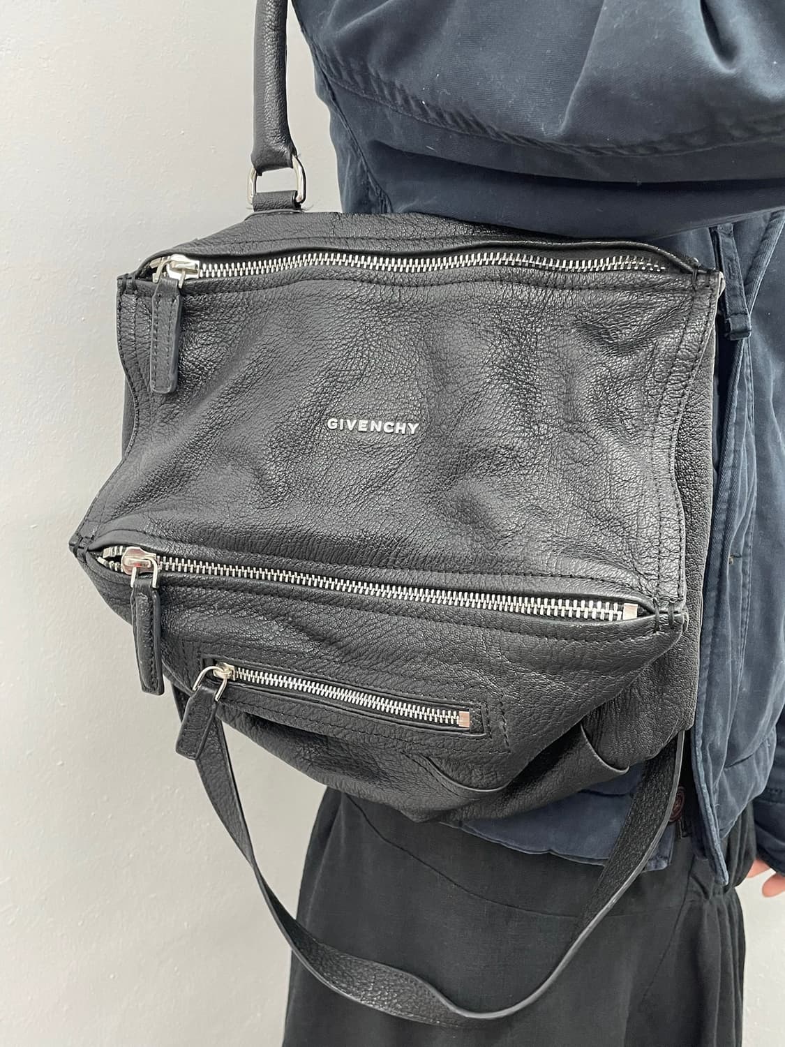 지방시 판도라 미디엄 램스킨 백 상품이미지3