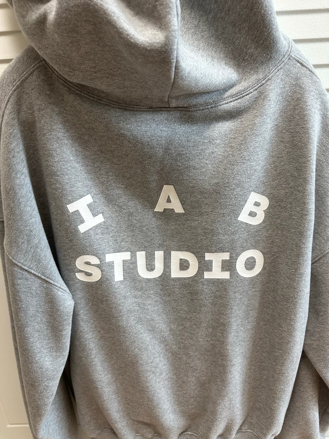 IAB 스튜디오 후드티 상품이미지2