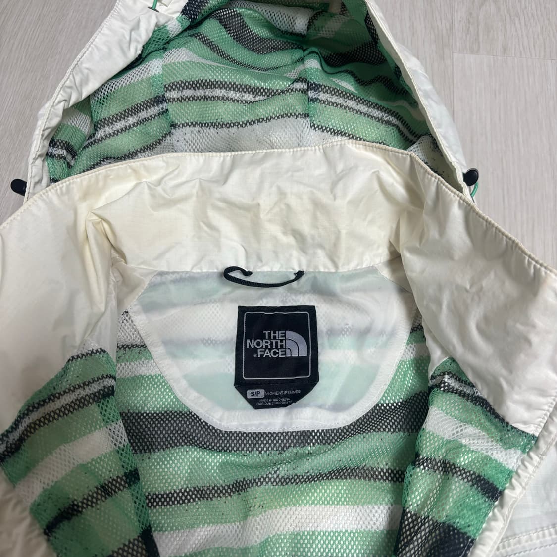 노스페이스 아이보리 바람막이 팝니다  상품이미지7