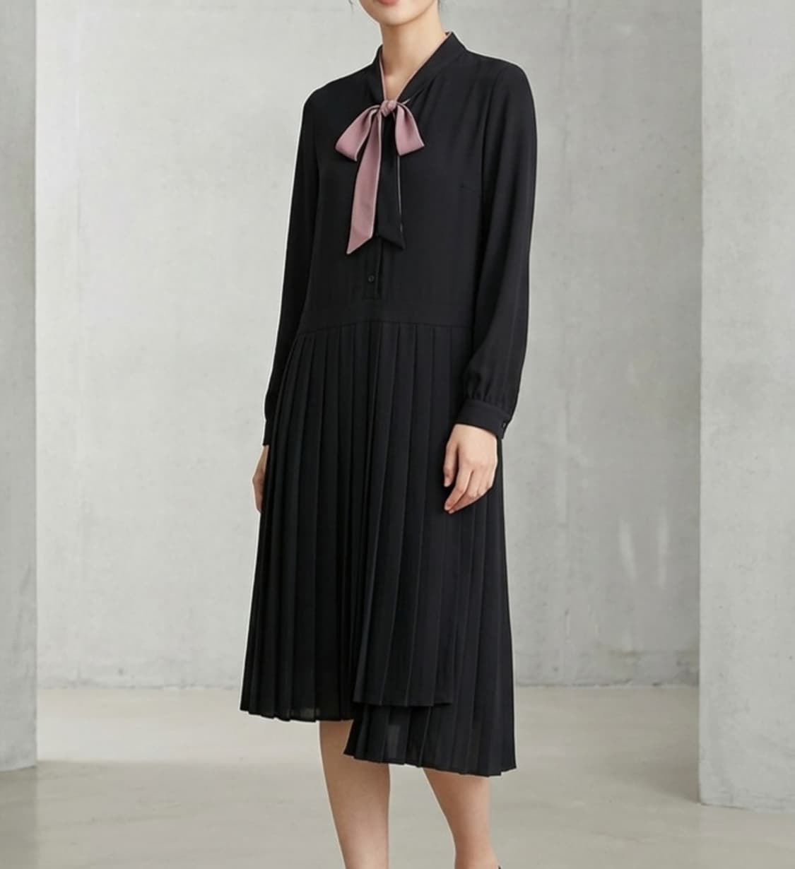 [55]미쏘 타이넥 플리츠 배색 원피스 상품이미지1