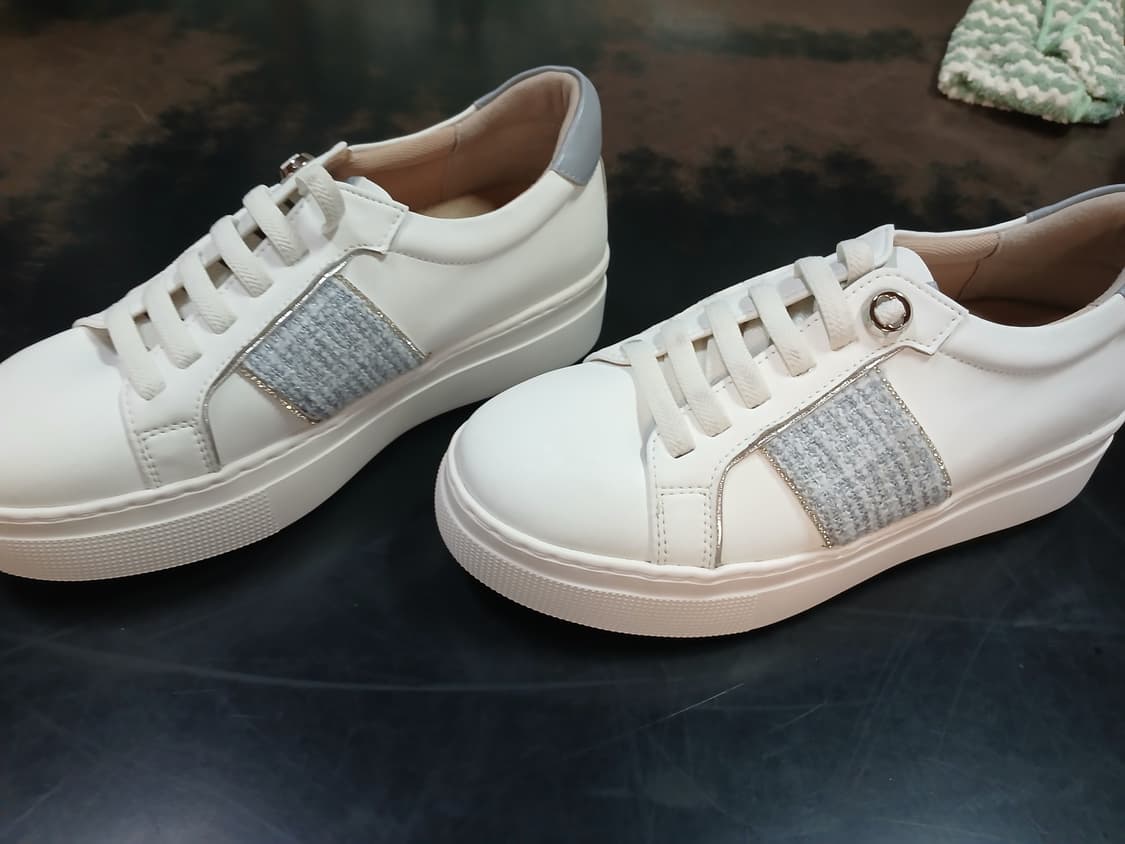 사이즈240)) 금강제화 로렐 여성 운동화 ! 정가 20만원대 상품이미지2