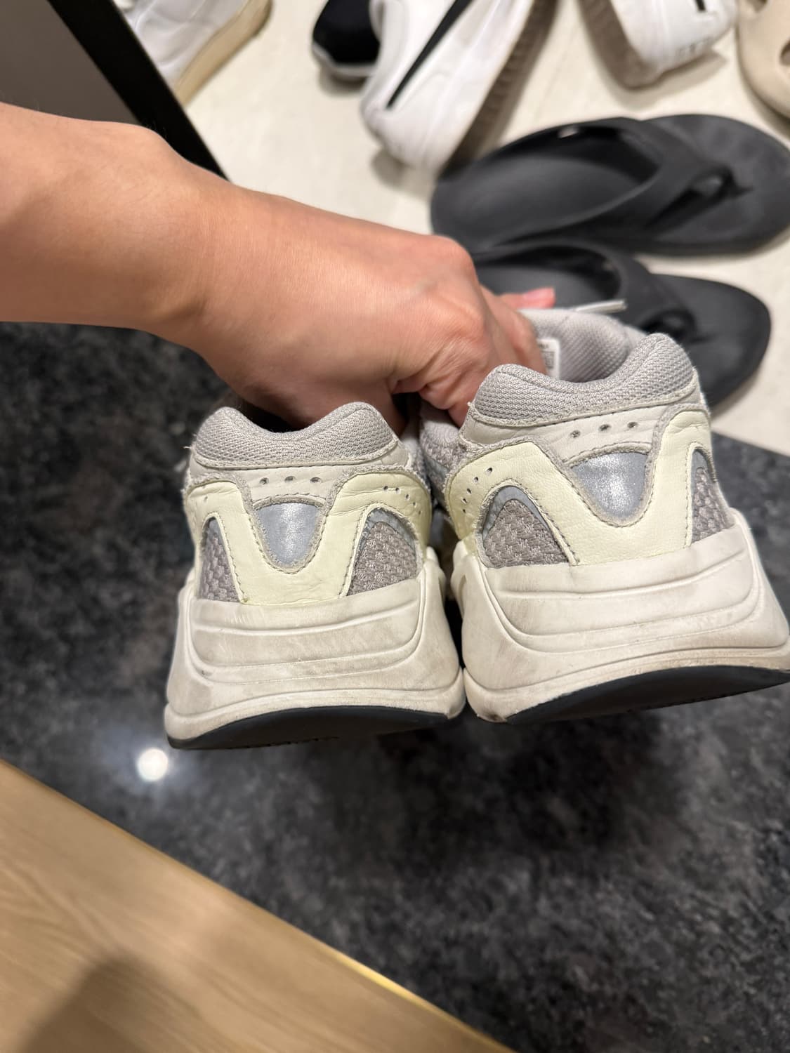 아디다스 이지부스트 700 스태틱 260 상품이미지5