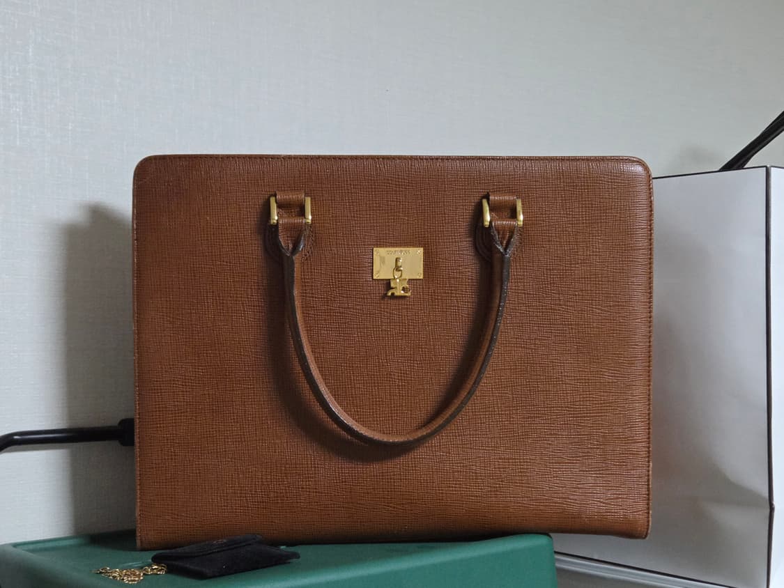 꾸레쥬 금장 브리프케이스 상품이미지1