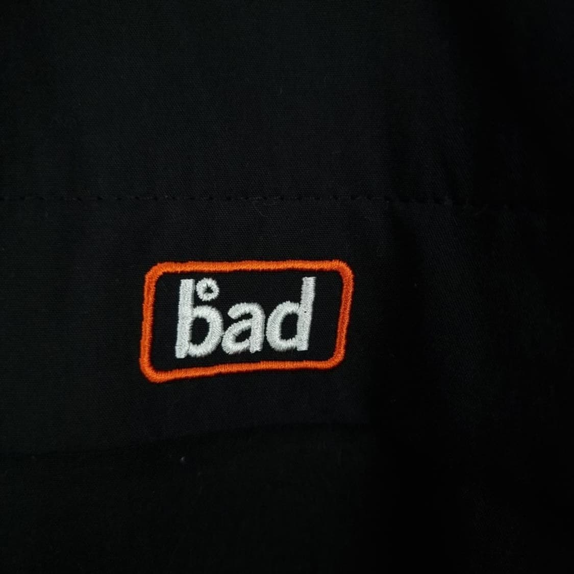 [배드인배드] 로고 자수 벨티드 오버핏 트렌치 코트 블랙 M18813 상품이미지8