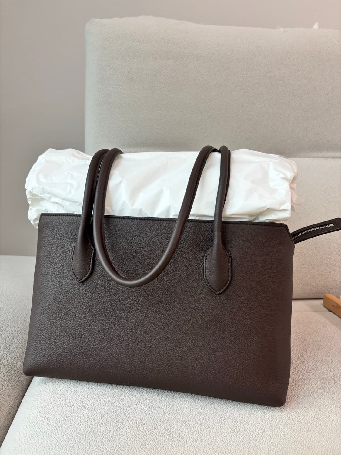 더로우 테라스백 딥브라운 상품이미지1