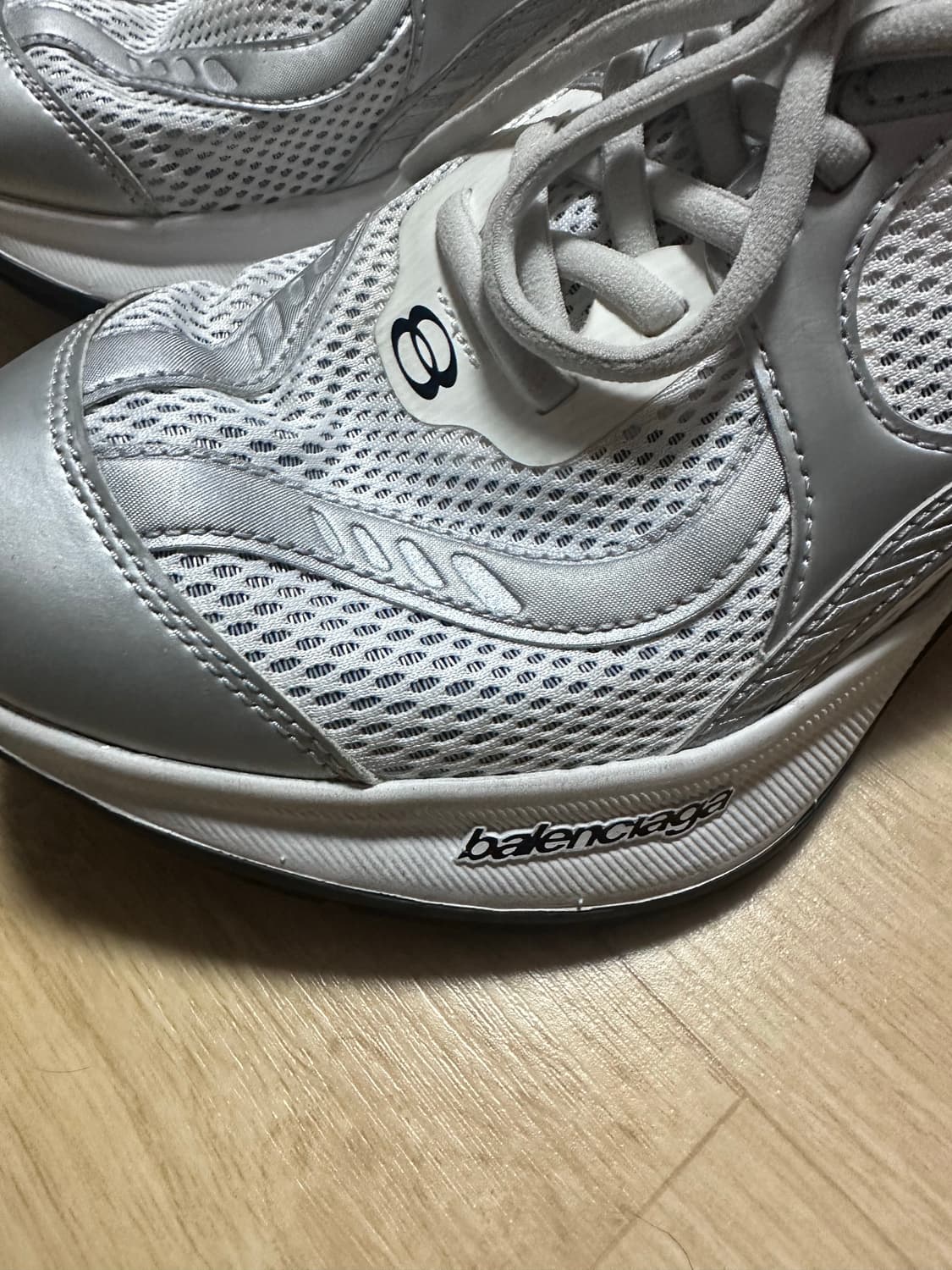 42) 발렌시아가 서킷 화이트 실버 스니커즈 상품이미지3