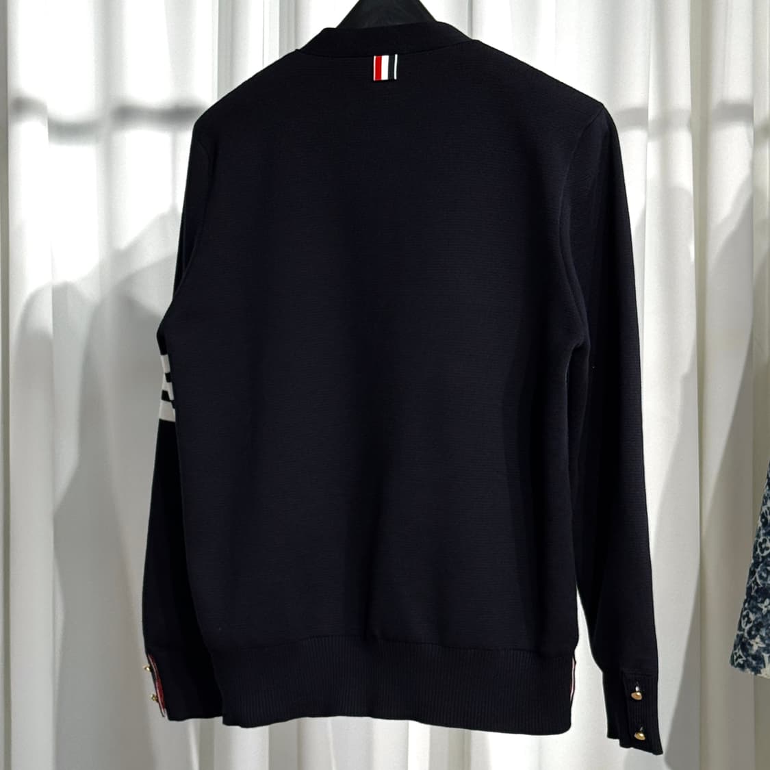 25FW 톰브라운 밀라노 스티치 사선완장 가디건 골드 3사이즈 상품이미지6