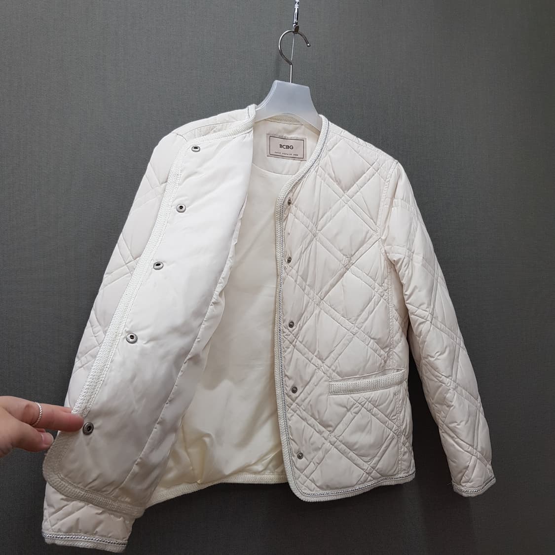 BCBG 20FW 오울머 퀄팅 패딩 85-94-155사이즈 상품이미지4