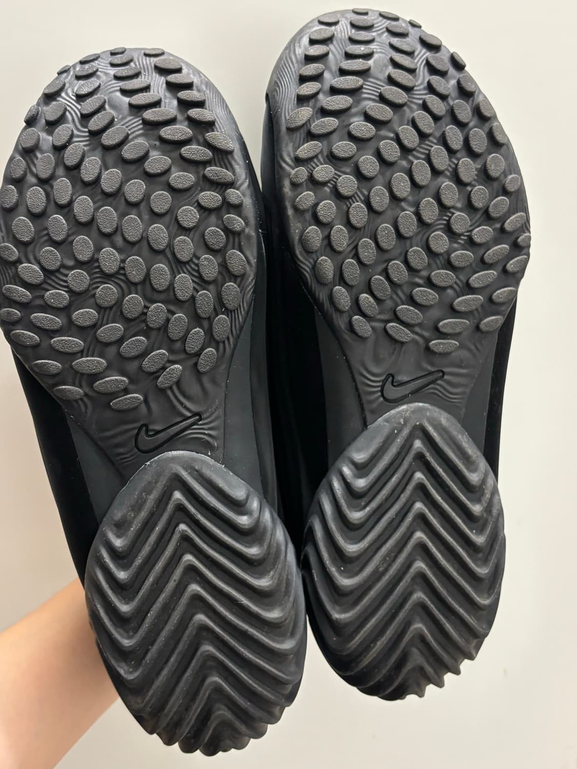 나이키 아스트라 울트라 트리플블랙 245 상품이미지4